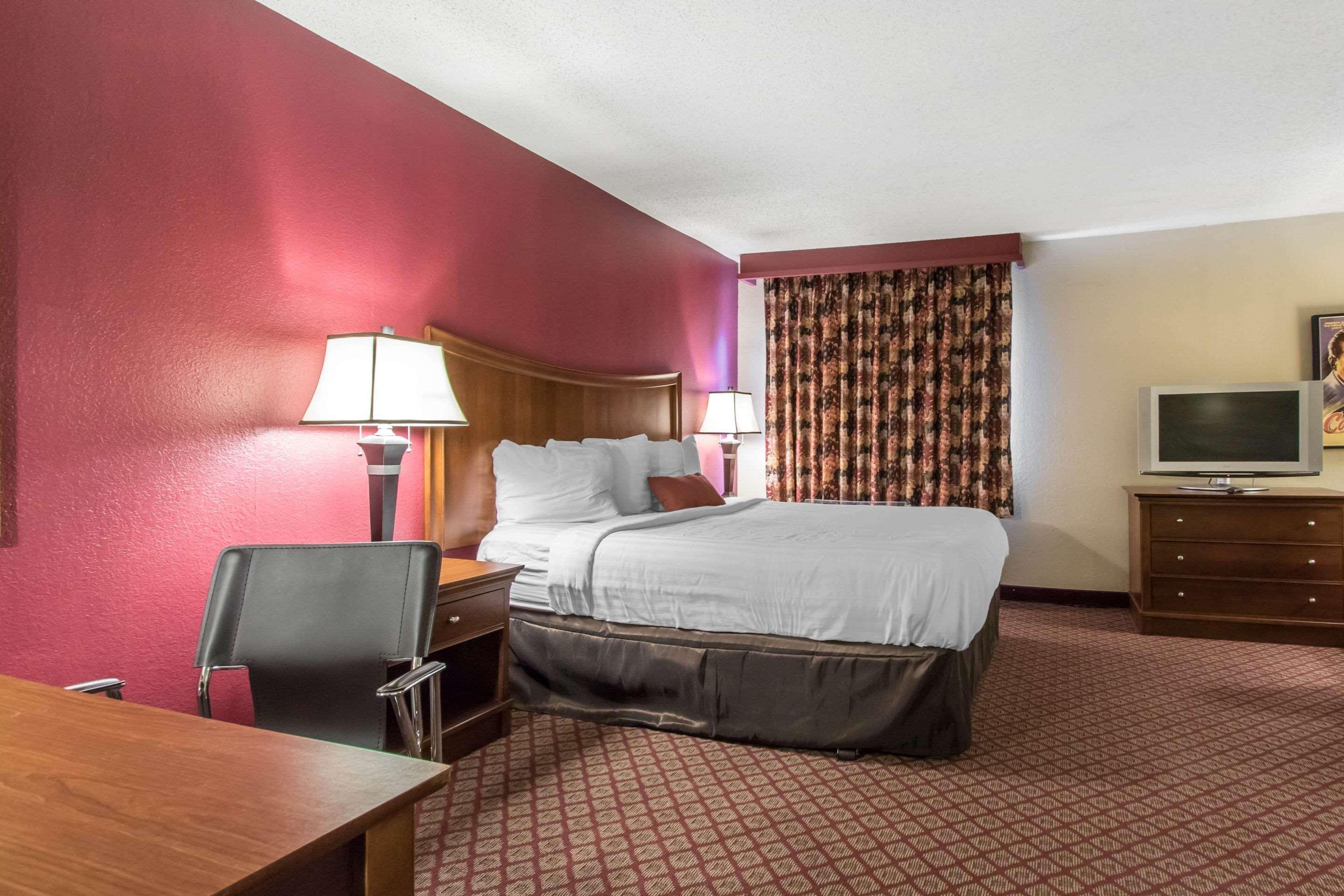 Econo Lodge Inn & Suites Joplin Exterior foto